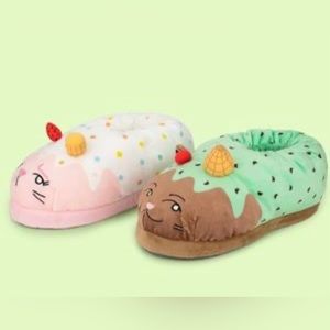 Never opened - Moriah Elizabeth Shelly Eustace slippers! Adult small